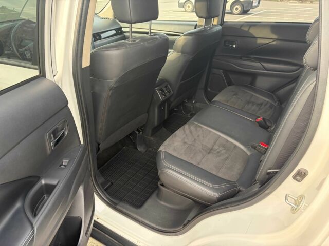 Белый Мицубиси Аутлендер, объемом двигателя 2.4 л и пробегом 168 тыс. км за 19500 $, фото 12 на Automoto.ua