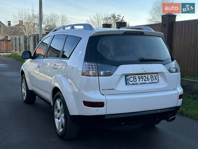 Білий Міцубісі Аутлендер, об'ємом двигуна 3 л та пробігом 187 тис. км за 7999 $, фото 12 на Automoto.ua