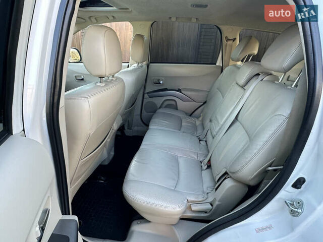 Білий Міцубісі Аутлендер, об'ємом двигуна 3 л та пробігом 187 тис. км за 7999 $, фото 28 на Automoto.ua