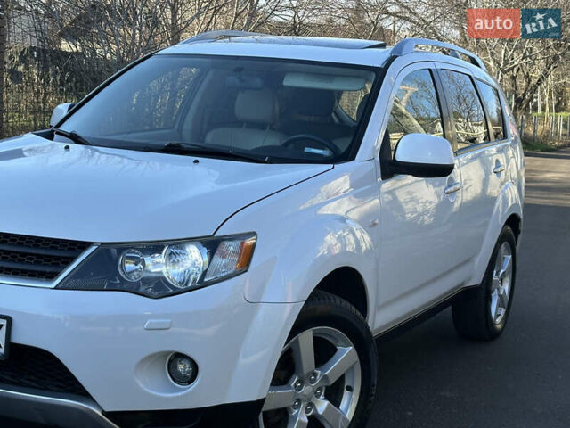 Білий Міцубісі Аутлендер, об'ємом двигуна 3 л та пробігом 187 тис. км за 7999 $, фото 2 на Automoto.ua