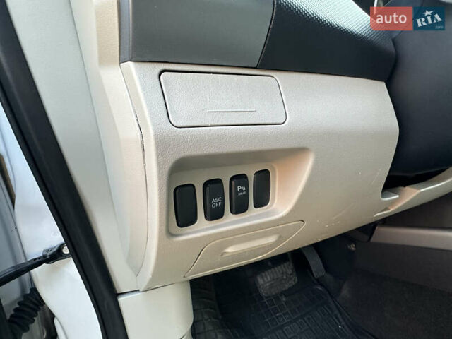 Білий Міцубісі Аутлендер, об'ємом двигуна 3 л та пробігом 187 тис. км за 7999 $, фото 23 на Automoto.ua