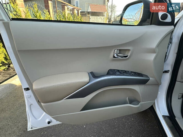 Білий Міцубісі Аутлендер, об'ємом двигуна 3 л та пробігом 187 тис. км за 7999 $, фото 25 на Automoto.ua