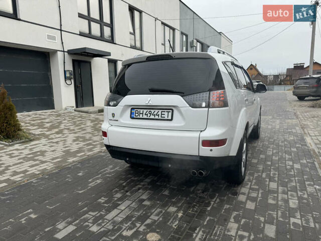 Білий Міцубісі Аутлендер, об'ємом двигуна 3 л та пробігом 312 тис. км за 7850 $, фото 4 на Automoto.ua