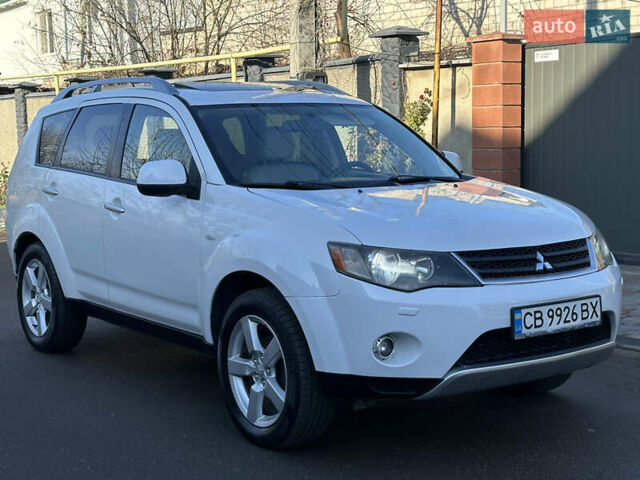Білий Міцубісі Аутлендер, об'ємом двигуна 3 л та пробігом 187 тис. км за 7999 $, фото 6 на Automoto.ua