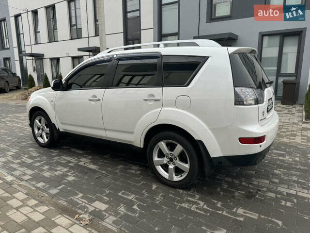 Білий Міцубісі Аутлендер, об'ємом двигуна 3 л та пробігом 312 тис. км за 7850 $, фото 5 на Automoto.ua