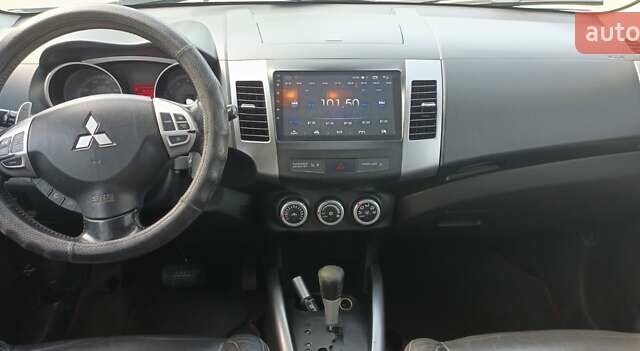 Міцубісі Аутлендер 2007 у Києві на Automoto.ua Білий Міцубісі Аутлендер, об'ємом двигуна 3 л та пробігом 226 тис. км за 6999 $, фото 2 на Automoto.ua