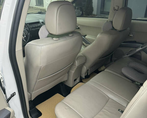 Білий Міцубісі Аутлендер, об'ємом двигуна 3 л та пробігом 312 тис. км за 7850 $, фото 7 на Automoto.ua