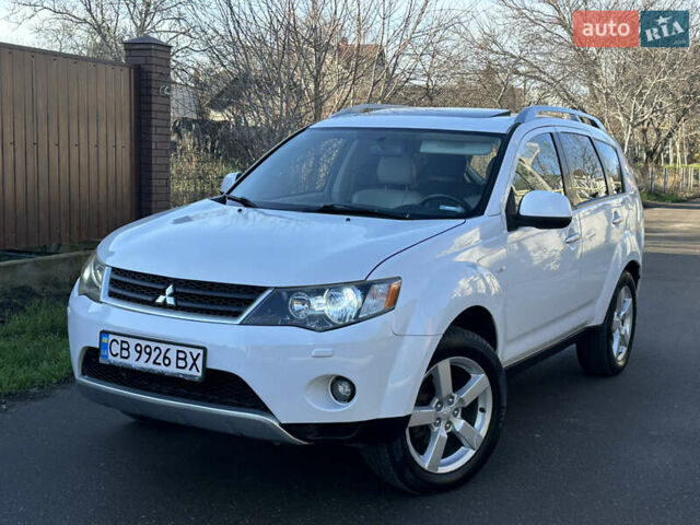 Білий Міцубісі Аутлендер, об'ємом двигуна 3 л та пробігом 187 тис. км за 7999 $, фото 1 на Automoto.ua