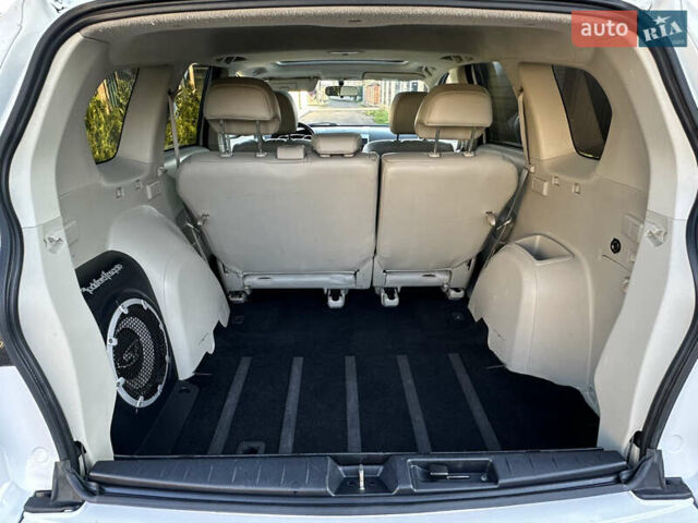 Білий Міцубісі Аутлендер, об'ємом двигуна 3 л та пробігом 187 тис. км за 7999 $, фото 39 на Automoto.ua