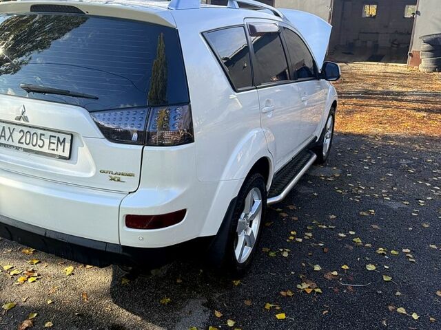 Белый Мицубиси Аутлендер, объемом двигателя 2.4 л и пробегом 230 тыс. км за 9000 $, фото 4 на Automoto.ua