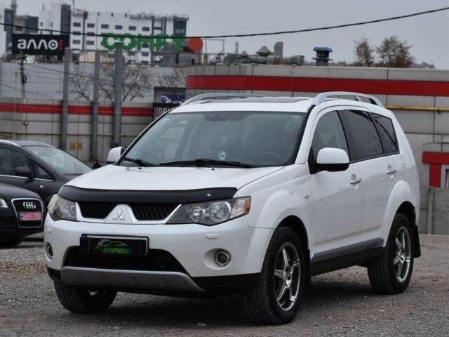 Білий Міцубісі Аутлендер, об'ємом двигуна 2.2 л та пробігом 275 тис. км за 9650 $, фото 4 на Automoto.ua