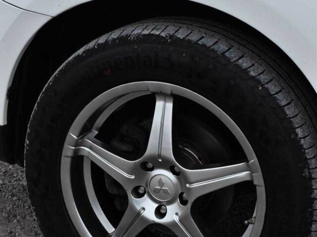 Білий Міцубісі Аутлендер, об'ємом двигуна 2.2 л та пробігом 275 тис. км за 9650 $, фото 8 на Automoto.ua