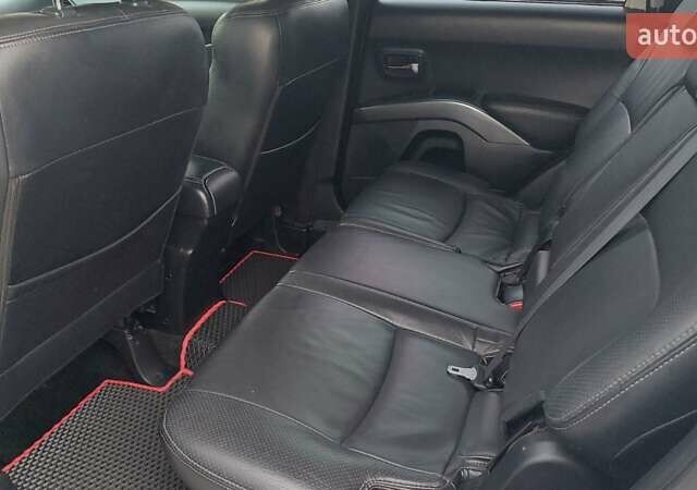 Белый Мицубиси Аутлендер, объемом двигателя 2.36 л и пробегом 186 тыс. км за 9250 $, фото 17 на Automoto.ua