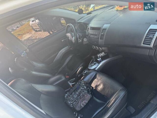 Білий Міцубісі Аутлендер, об'ємом двигуна 2.4 л та пробігом 230 тис. км за 9000 $, фото 14 на Automoto.ua