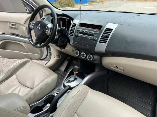 Білий Міцубісі Аутлендер, об'ємом двигуна 2.4 л та пробігом 160 тис. км за 9299 $, фото 14 на Automoto.ua