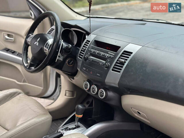 Белый Мицубиси Аутлендер, объемом двигателя 2.36 л и пробегом 160 тыс. км за 9299 $, фото 23 на Automoto.ua