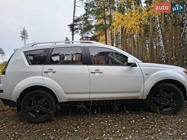 Мицубиси Аутлендер 2008 в Лебедине на Automoto.ua Белый Мицубиси Аутлендер, объемом двигателя 3 л и пробегом 150 тыс. км за 10000 $, фото 3 на Automoto.ua
