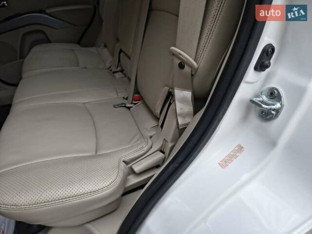 Мицубиси Аутлендер 2008 в Лебедине на Automoto.ua Белый Мицубиси Аутлендер, объемом двигателя 3 л и пробегом 150 тыс. км за 10000 $, фото 12 на Automoto.ua
