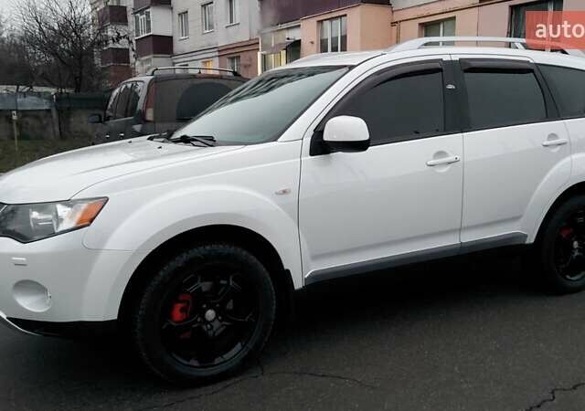 Белый Мицубиси Аутлендер, объемом двигателя 2.36 л и пробегом 186 тыс. км за 9250 $, фото 2 на Automoto.ua