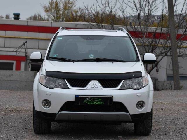 Білий Міцубісі Аутлендер, об'ємом двигуна 2.2 л та пробігом 275 тис. км за 9650 $, фото 5 на Automoto.ua