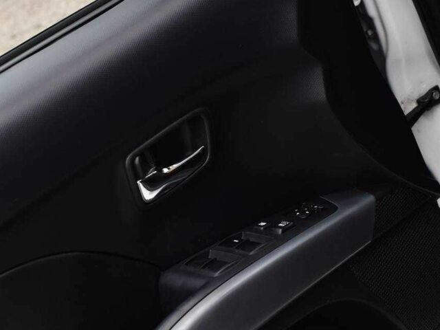 Білий Міцубісі Аутлендер, об'ємом двигуна 2.2 л та пробігом 275 тис. км за 9650 $, фото 12 на Automoto.ua