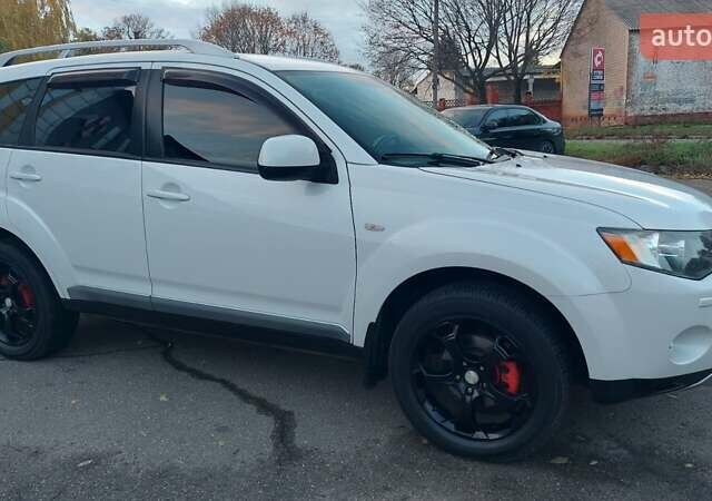 Белый Мицубиси Аутлендер, объемом двигателя 2.36 л и пробегом 185 тыс. км за 8950 $, фото 7 на Automoto.ua