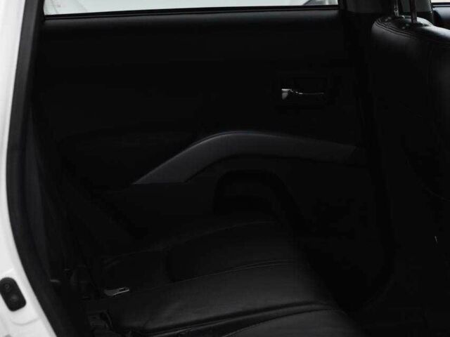 Білий Міцубісі Аутлендер, об'ємом двигуна 2.2 л та пробігом 275 тис. км за 9650 $, фото 19 на Automoto.ua