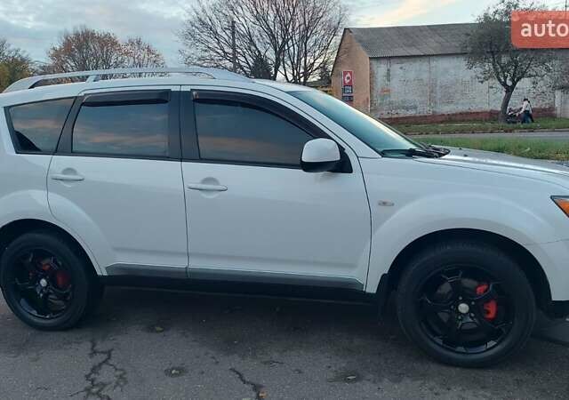 Белый Мицубиси Аутлендер, объемом двигателя 2.36 л и пробегом 185 тыс. км за 8950 $, фото 6 на Automoto.ua