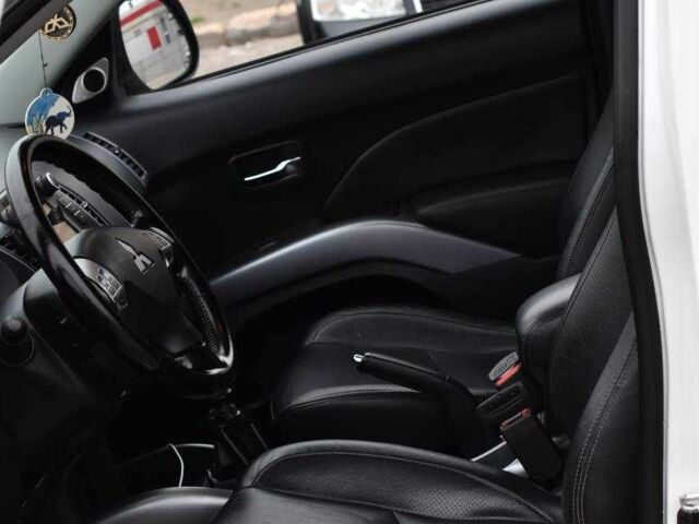 Білий Міцубісі Аутлендер, об'ємом двигуна 2.2 л та пробігом 275 тис. км за 9650 $, фото 9 на Automoto.ua