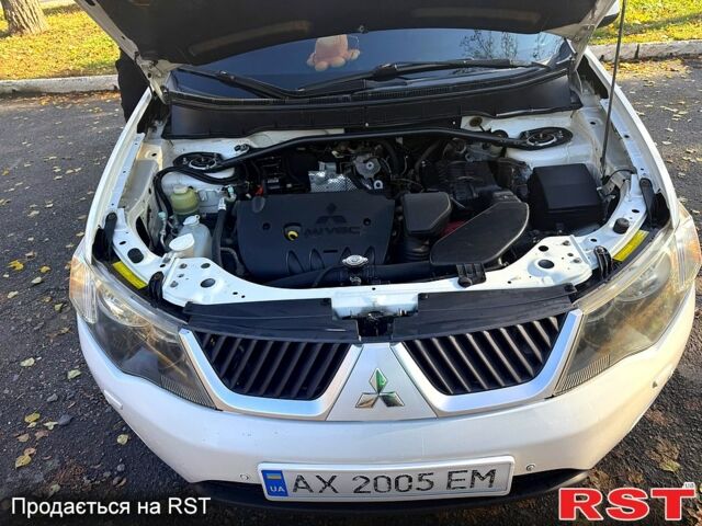 Белый Мицубиси Аутлендер, объемом двигателя 2.4 л и пробегом 230 тыс. км за 9000 $, фото 10 на Automoto.ua