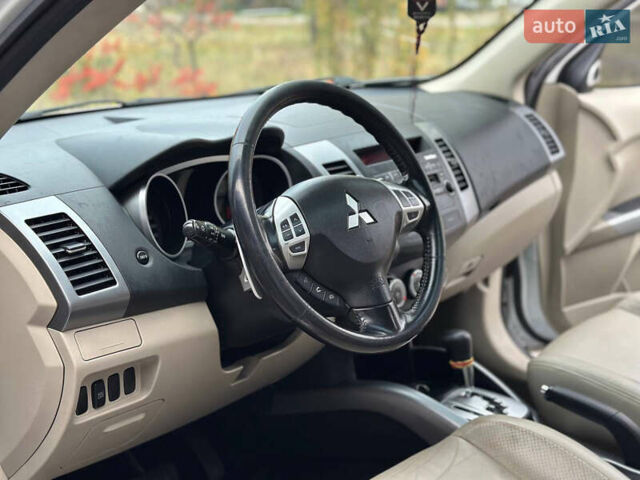 Белый Мицубиси Аутлендер, объемом двигателя 2.36 л и пробегом 160 тыс. км за 9299 $, фото 13 на Automoto.ua