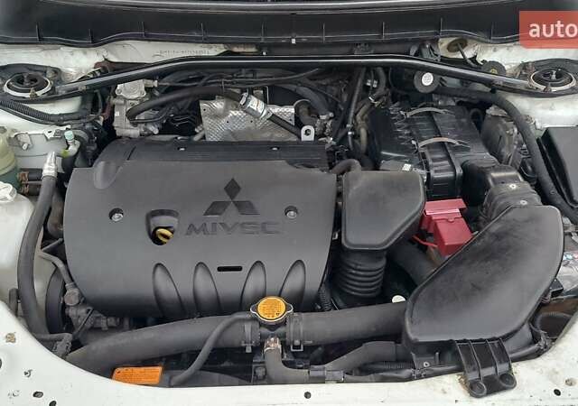 Міцубісі Аутлендер 2008 у Чернігові на Automoto.ua Білий Міцубісі Аутлендер, об'ємом двигуна 2.36 л та пробігом 185 тис. км за 8950 $, фото 33 на Automoto.ua