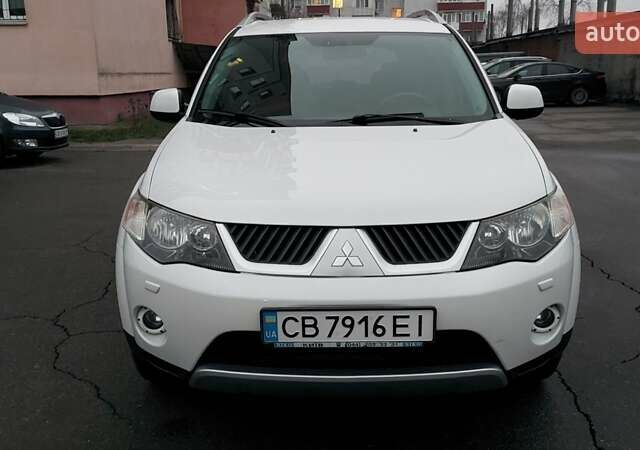 Белый Мицубиси Аутлендер, объемом двигателя 2.36 л и пробегом 186 тыс. км за 9250 $, фото 5 на Automoto.ua