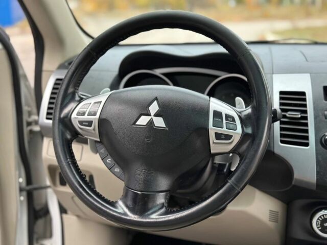 Білий Міцубісі Аутлендер, об'ємом двигуна 2.4 л та пробігом 160 тис. км за 9299 $, фото 12 на Automoto.ua