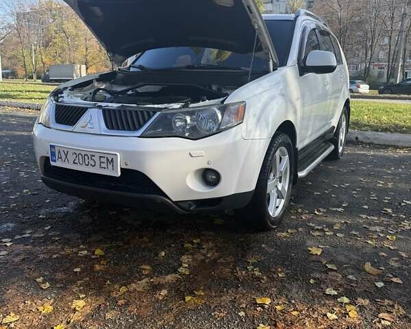 Білий Міцубісі Аутлендер, об'ємом двигуна 2.4 л та пробігом 230 тис. км за 9000 $, фото 3 на Automoto.ua