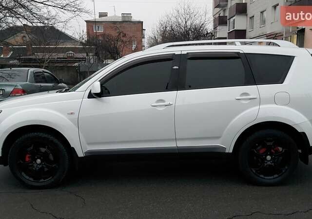Белый Мицубиси Аутлендер, объемом двигателя 2.36 л и пробегом 186 тыс. км за 9250 $, фото 4 на Automoto.ua