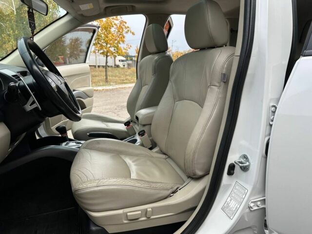 Білий Міцубісі Аутлендер, об'ємом двигуна 2.4 л та пробігом 160 тис. км за 9299 $, фото 8 на Automoto.ua