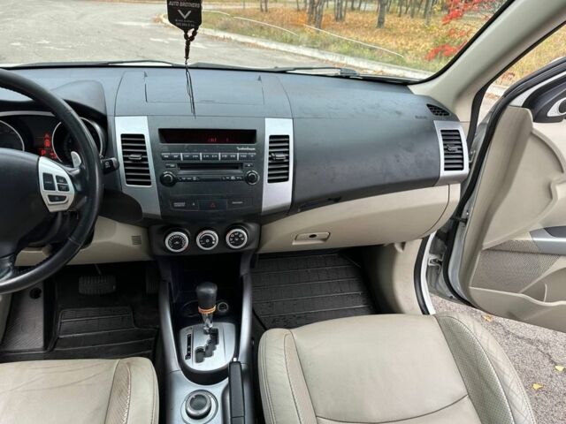 Білий Міцубісі Аутлендер, об'ємом двигуна 2.4 л та пробігом 160 тис. км за 9299 $, фото 13 на Automoto.ua