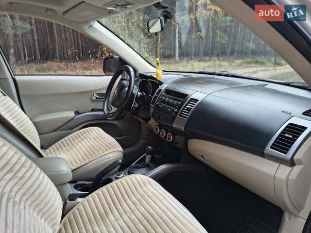 Мицубиси Аутлендер 2008 в Лебедине на Automoto.ua Белый Мицубиси Аутлендер, объемом двигателя 3 л и пробегом 150 тыс. км за 10000 $, фото 35 на Automoto.ua
