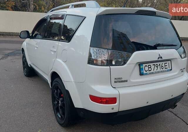 Белый Мицубиси Аутлендер, объемом двигателя 2.36 л и пробегом 185 тыс. км за 8950 $, фото 17 на Automoto.ua