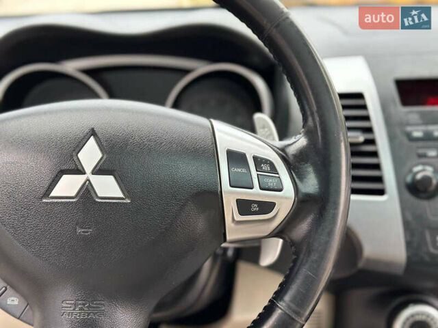 Белый Мицубиси Аутлендер, объемом двигателя 2.36 л и пробегом 160 тыс. км за 9299 $, фото 35 на Automoto.ua