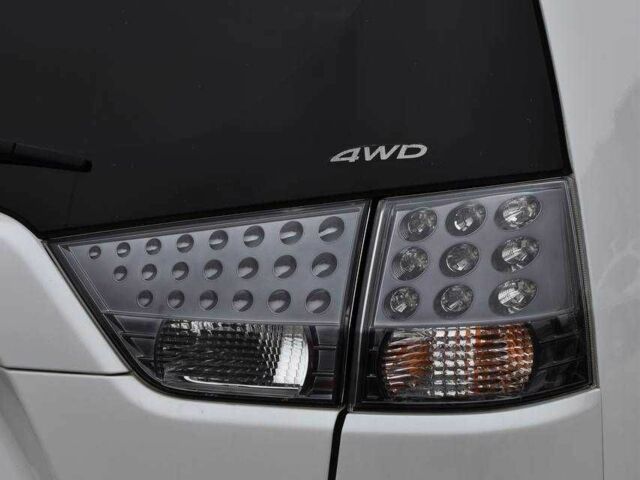 Білий Міцубісі Аутлендер, об'ємом двигуна 2.2 л та пробігом 275 тис. км за 9650 $, фото 7 на Automoto.ua