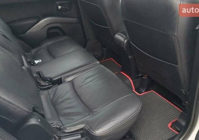 Белый Мицубиси Аутлендер, объемом двигателя 2.36 л и пробегом 185 тыс. км за 8950 $, фото 25 на Automoto.ua