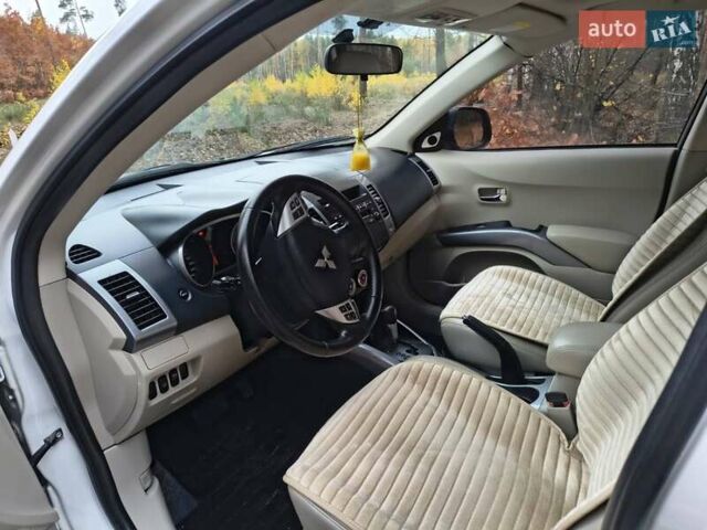 Мицубиси Аутлендер 2008 в Лебедине на Automoto.ua Белый Мицубиси Аутлендер, объемом двигателя 3 л и пробегом 150 тыс. км за 10000 $, фото 25 на Automoto.ua