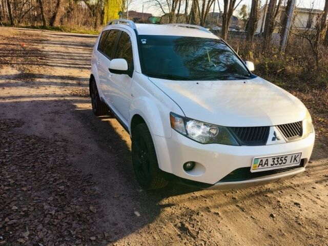 Белый Мицубиси Аутлендер, объемом двигателя 2.4 л и пробегом 149 тыс. км за 9000 $, фото 1 на Automoto.ua