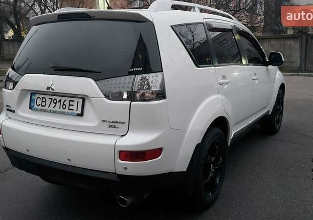Белый Мицубиси Аутлендер, объемом двигателя 2.36 л и пробегом 186 тыс. км за 9250 $, фото 9 на Automoto.ua
