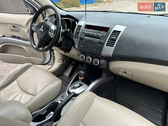 Белый Мицубиси Аутлендер, объемом двигателя 2.36 л и пробегом 160 тыс. км за 9299 $, фото 20 на Automoto.ua
