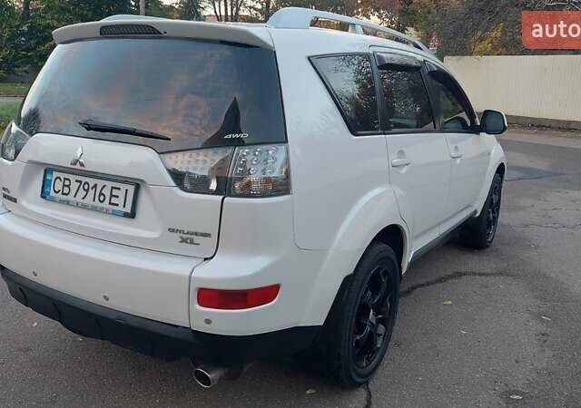 Белый Мицубиси Аутлендер, объемом двигателя 2.36 л и пробегом 185 тыс. км за 8950 $, фото 13 на Automoto.ua