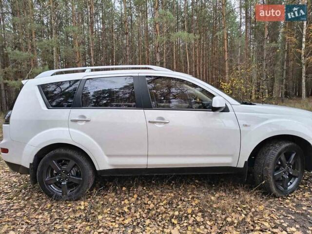 Мицубиси Аутлендер 2008 в Лебедине на Automoto.ua Белый Мицубиси Аутлендер, объемом двигателя 3 л и пробегом 150 тыс. км за 10000 $, фото 38 на Automoto.ua