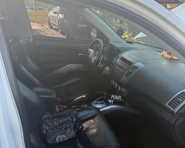 Білий Міцубісі Аутлендер, об'ємом двигуна 2.4 л та пробігом 230 тис. км за 9000 $, фото 9 на Automoto.ua